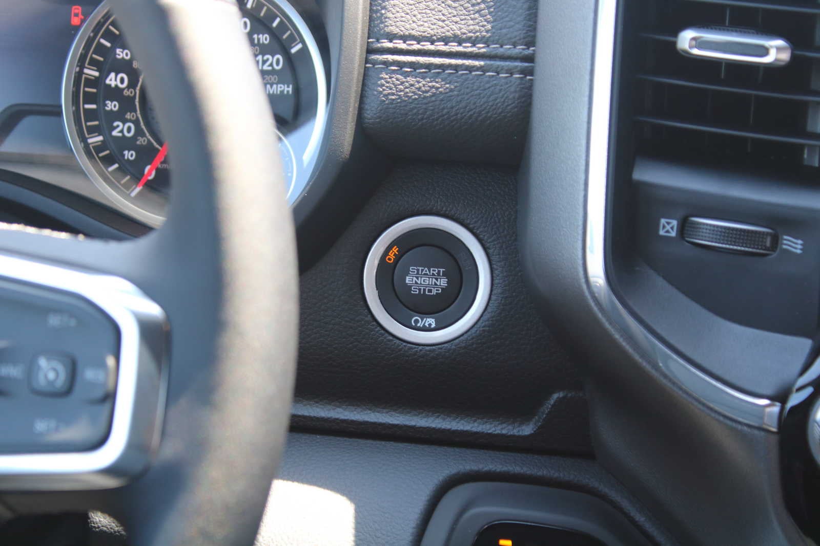 2025 RAM Ram 1500 RAM 1500 LARAMIE CREW CAB 4X4 5'7' BOX