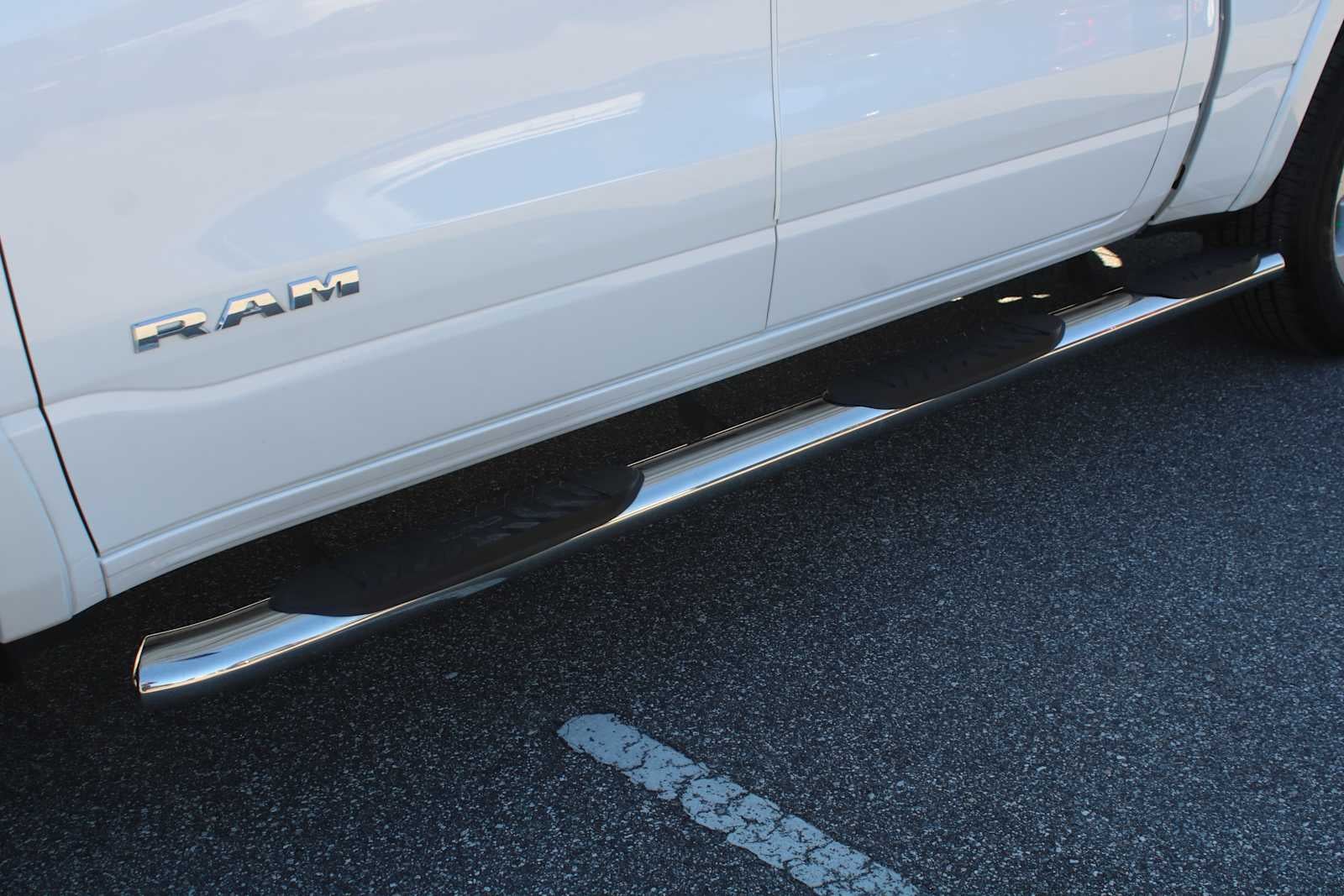 2022 RAM 1500 Laramie Crew Cab 4x4 5'7' Box