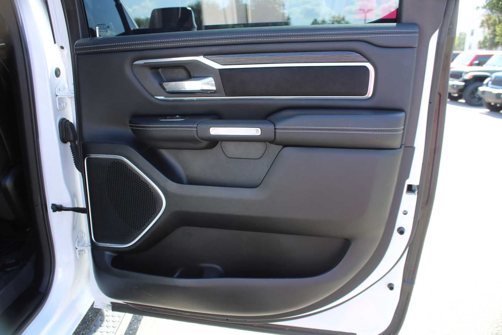 2023 RAM 1500 Laramie Crew Cab 4x4 5'7' Box