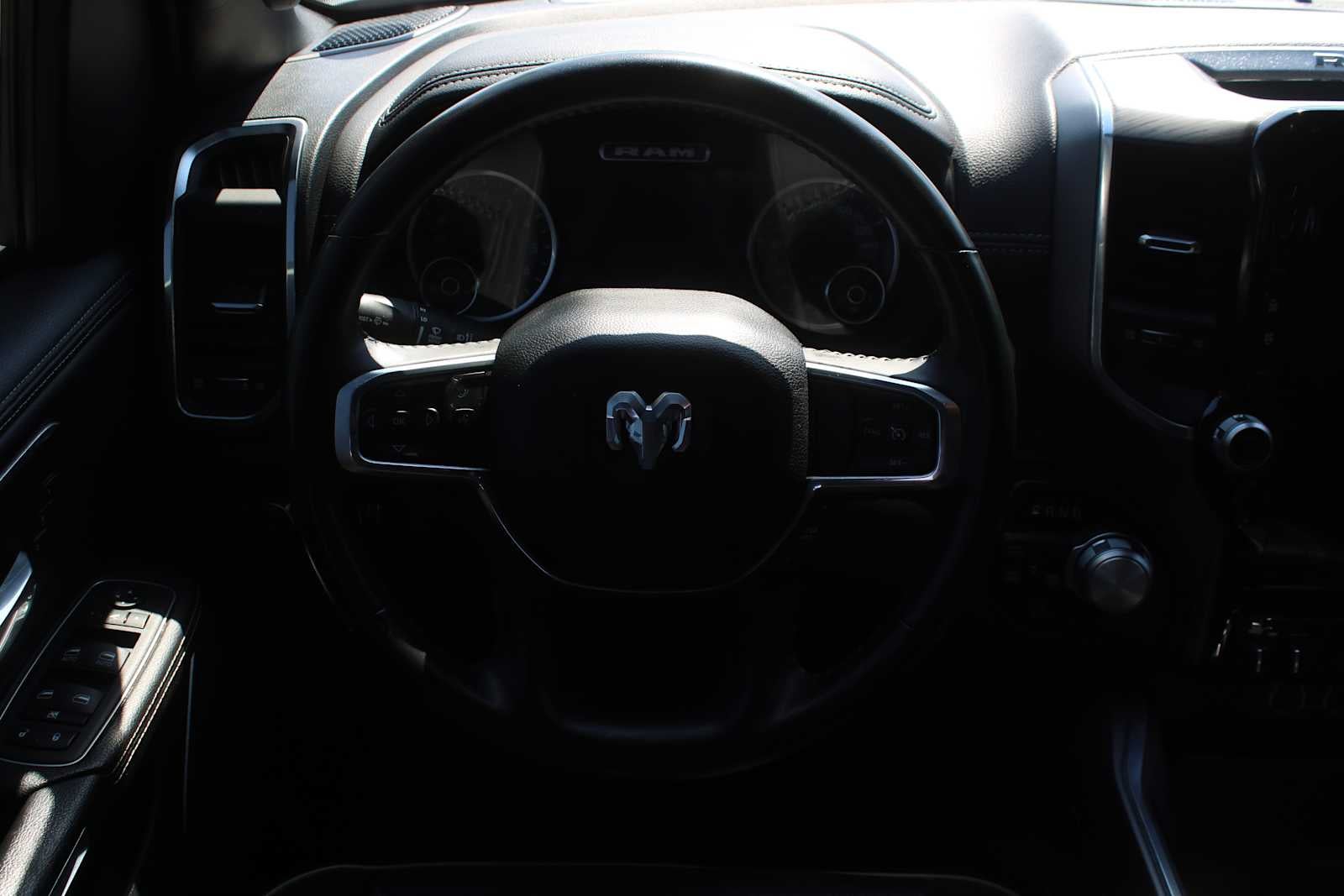 2023 RAM 1500 Laramie Crew Cab 4x4 5'7' Box