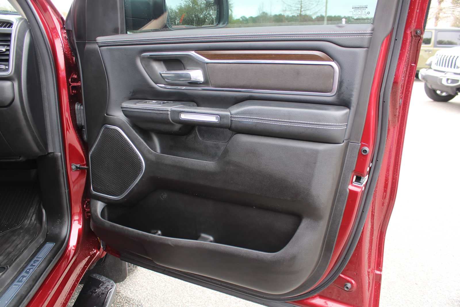 2022 RAM 1500 Laramie Crew Cab 4x4 5'7' Box