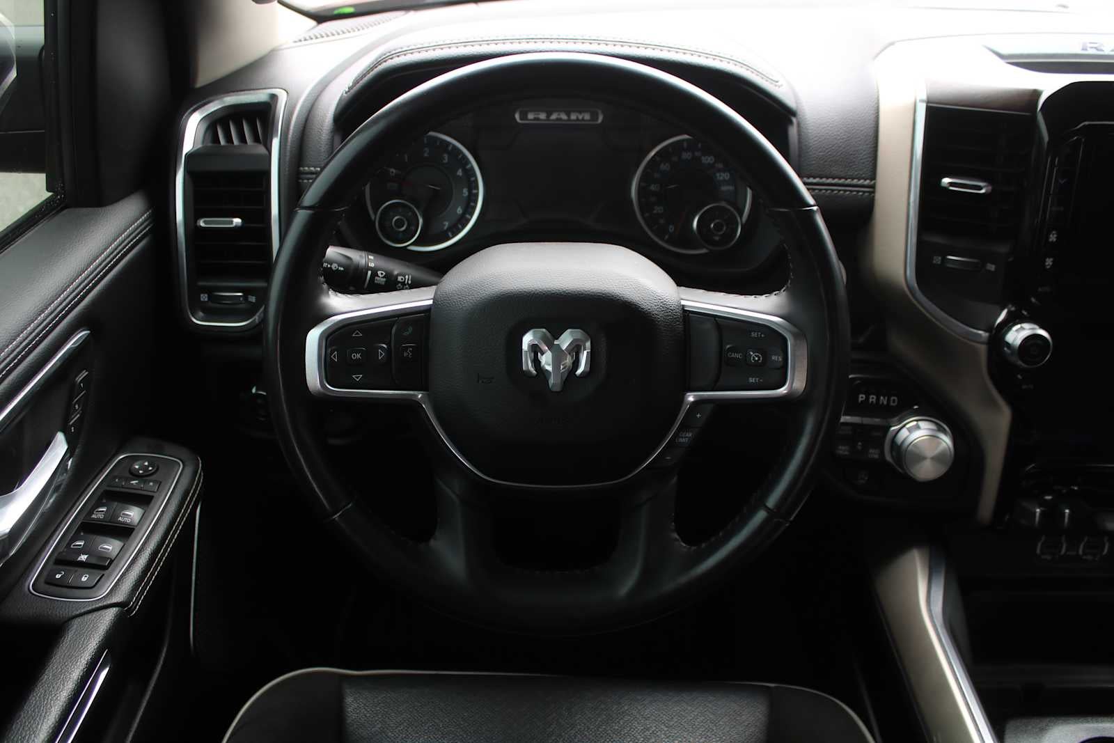 2022 RAM 1500 Laramie Crew Cab 4x4 5'7' Box