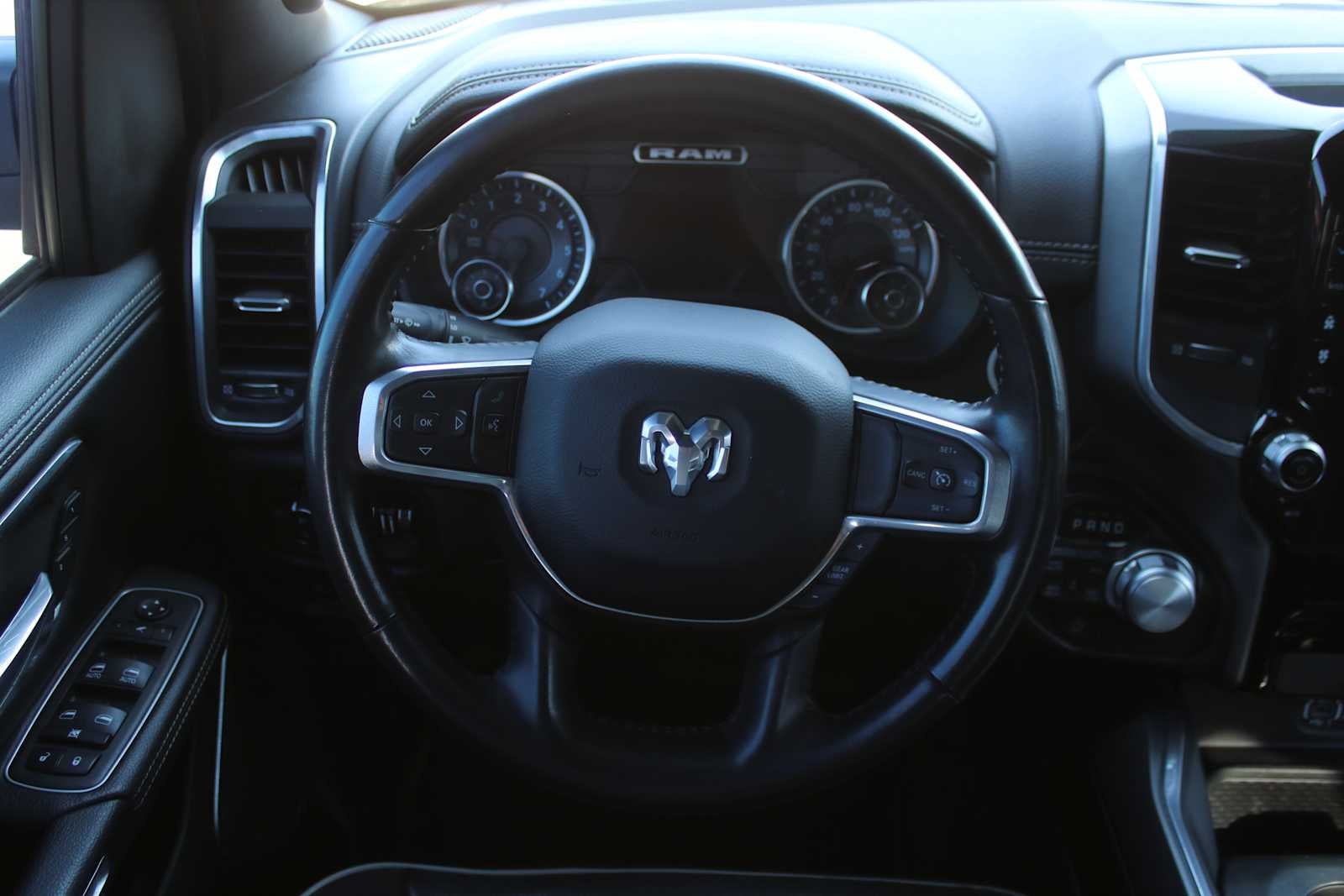 2022 RAM 1500 Laramie Crew Cab 4x4 5'7' Box