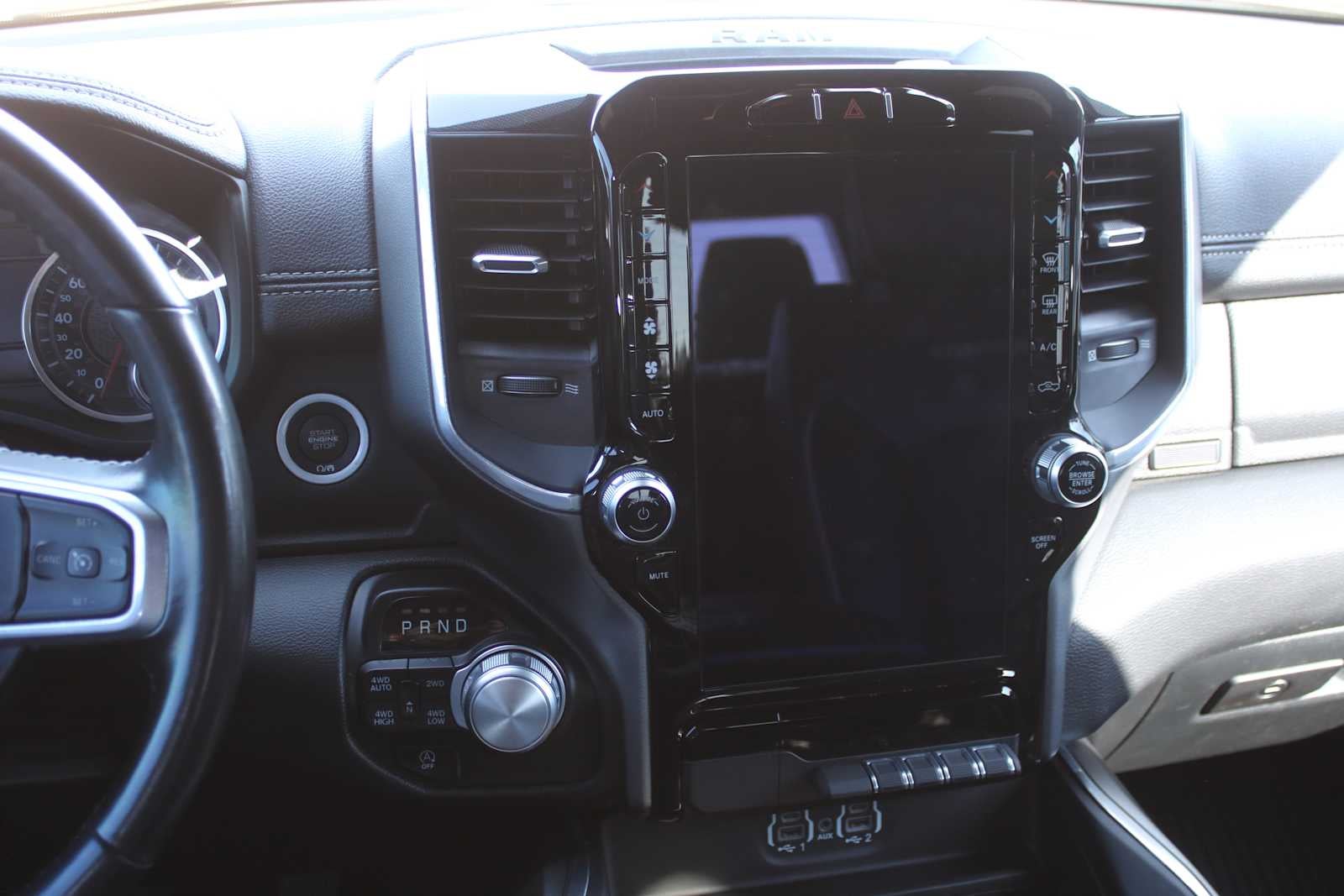 2022 RAM 1500 Laramie Crew Cab 4x4 5'7' Box