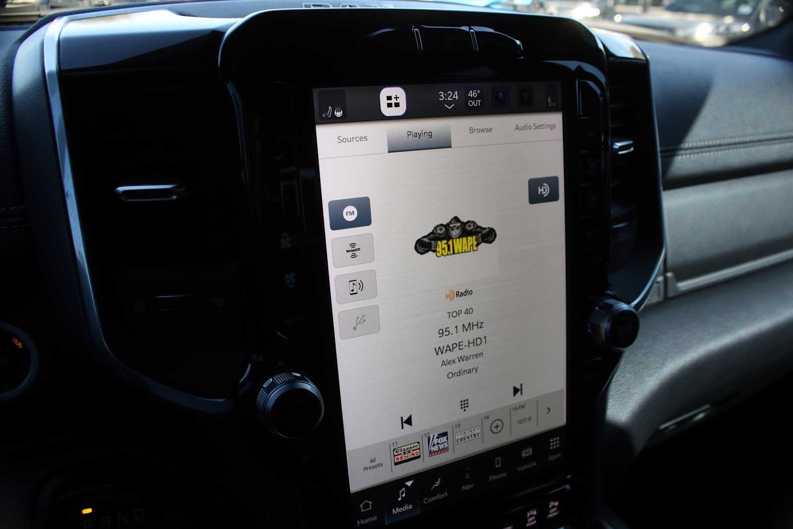 2022 RAM 1500 Laramie Crew Cab 4x4 5'7' Box