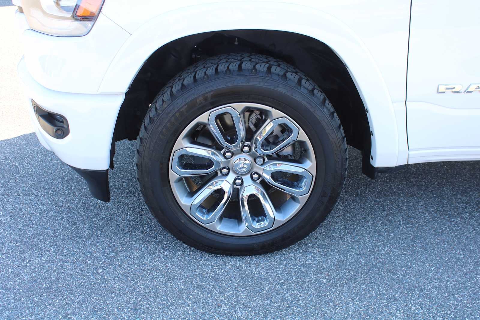 2022 RAM 1500 Laramie Crew Cab 4x4 5'7' Box