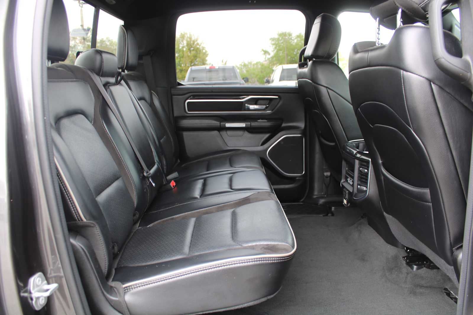 2022 RAM 1500 Laramie Crew Cab 4x4 6'4' Box