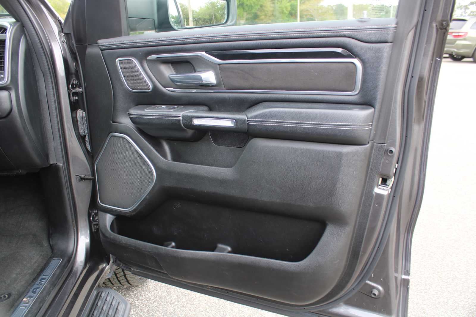 2022 RAM 1500 Laramie Crew Cab 4x4 6'4' Box