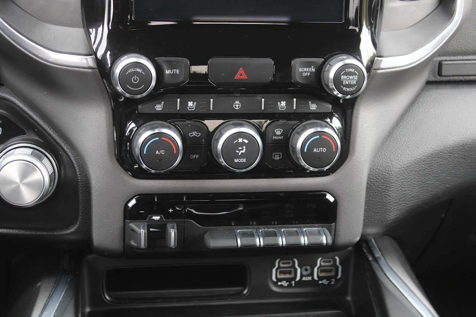 2022 RAM 1500 Laramie Crew Cab 4x4 6'4' Box