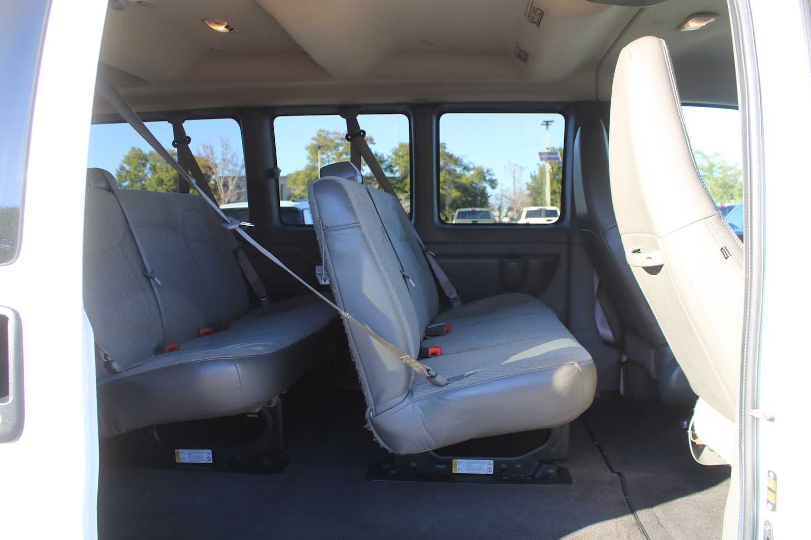2022 Chevrolet Express Passenger RWD 3500 Extended Wheelbase LT