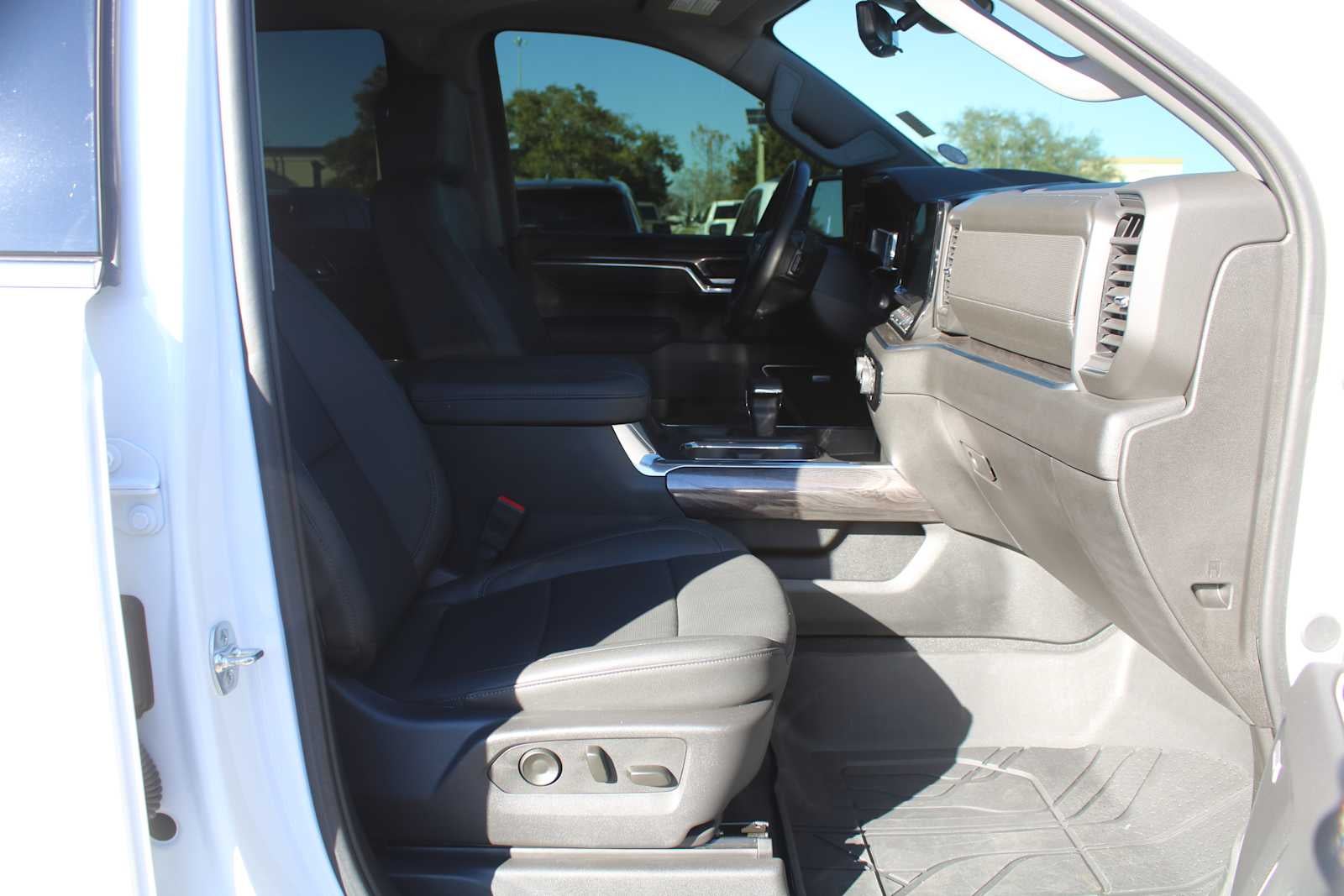 2025 Chevrolet Silverado 1500 4WD Crew Cab Short Bed LTZ