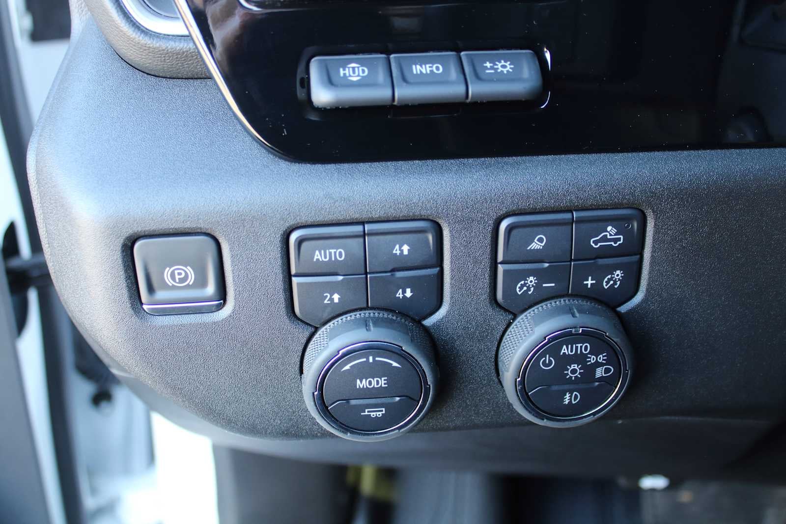 2025 Chevrolet Silverado 1500 4WD Crew Cab Short Bed LTZ