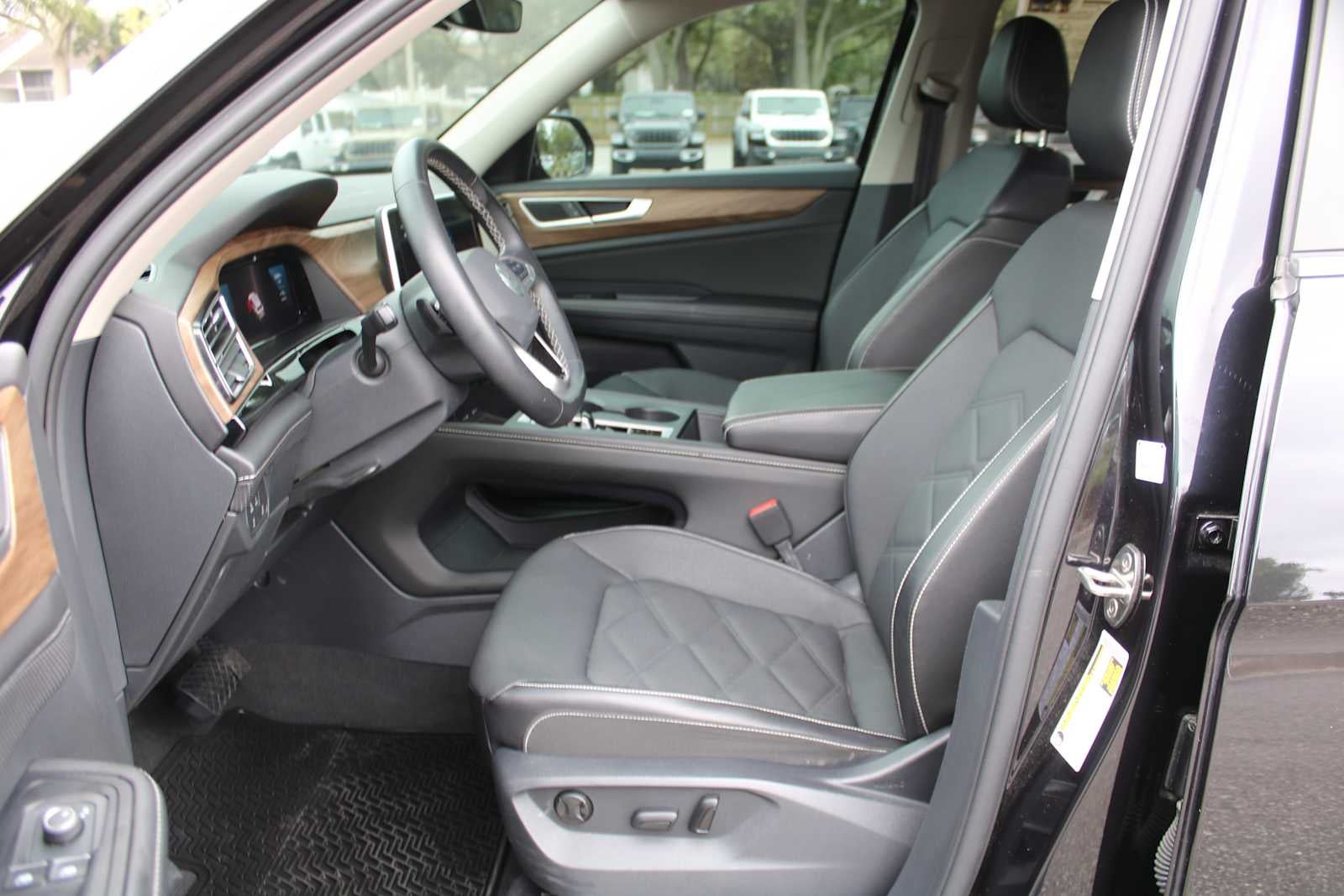 2024 Volkswagen Atlas 2.0T SE