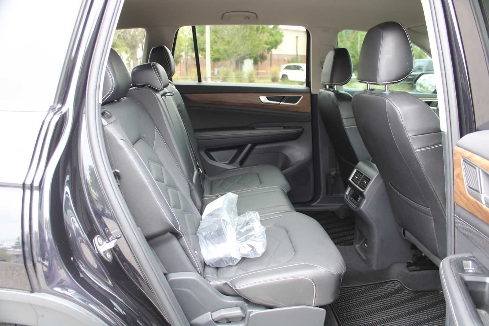 2024 Volkswagen Atlas 2.0T SE