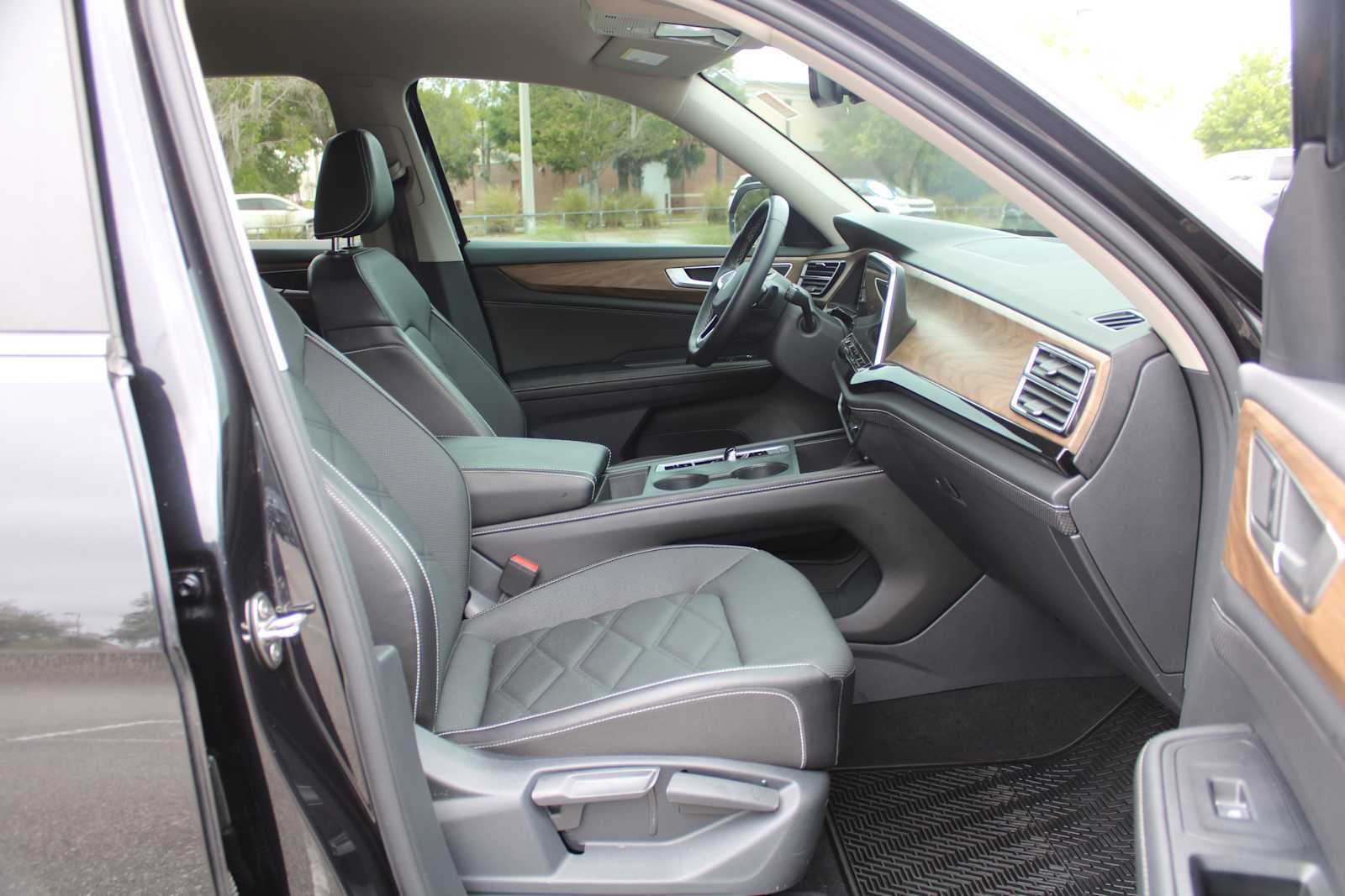 2024 Volkswagen Atlas 2.0T SE