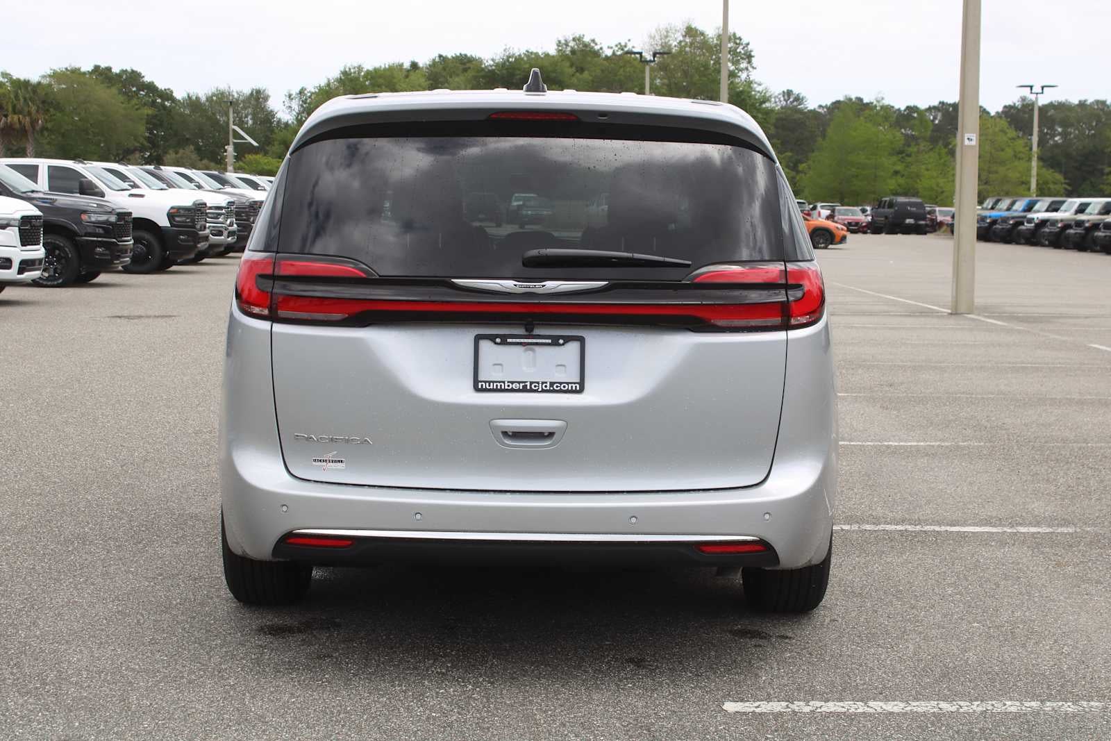 2026 Chrysler Pacifica Select