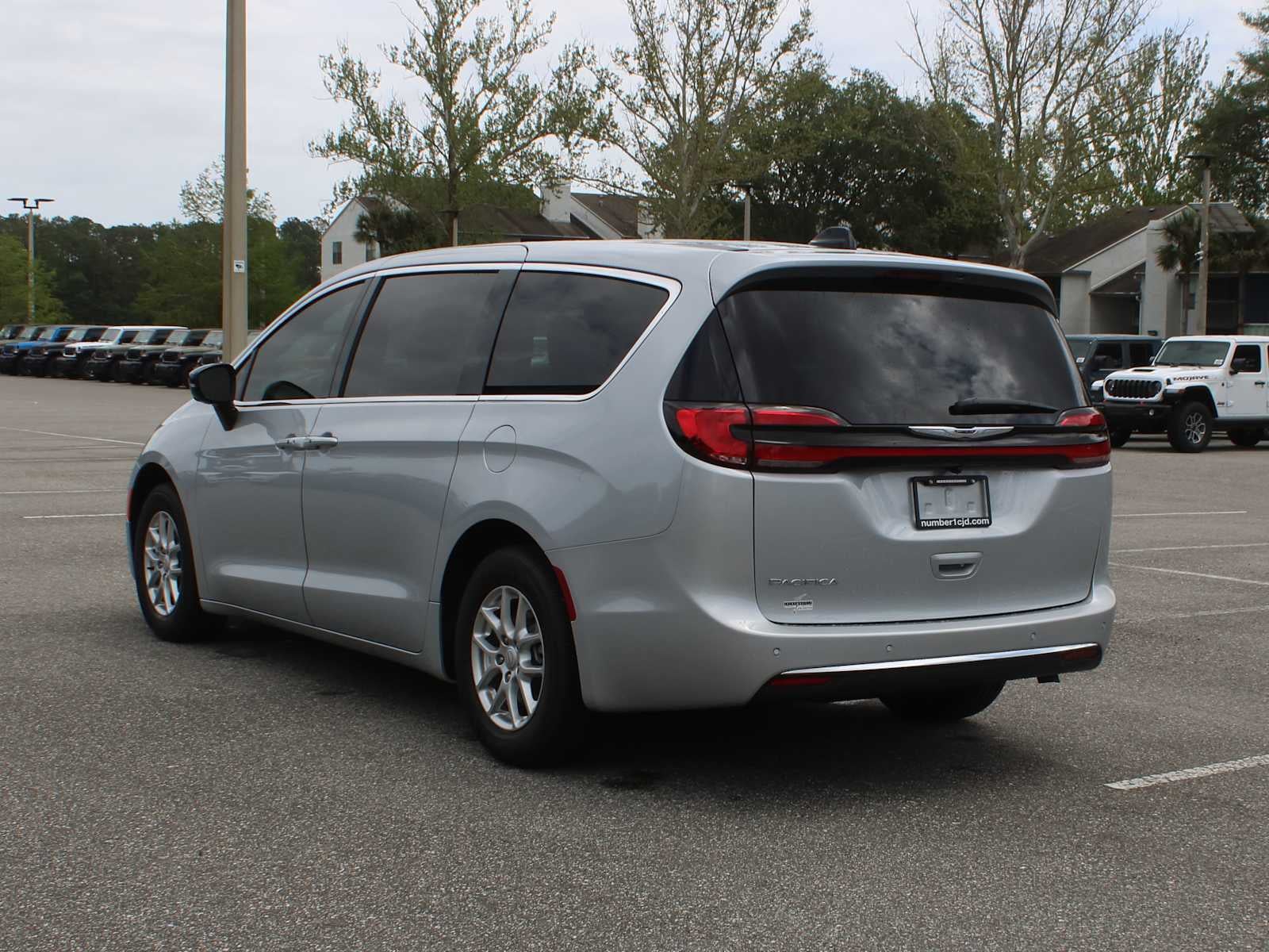 2026 Chrysler Pacifica Select