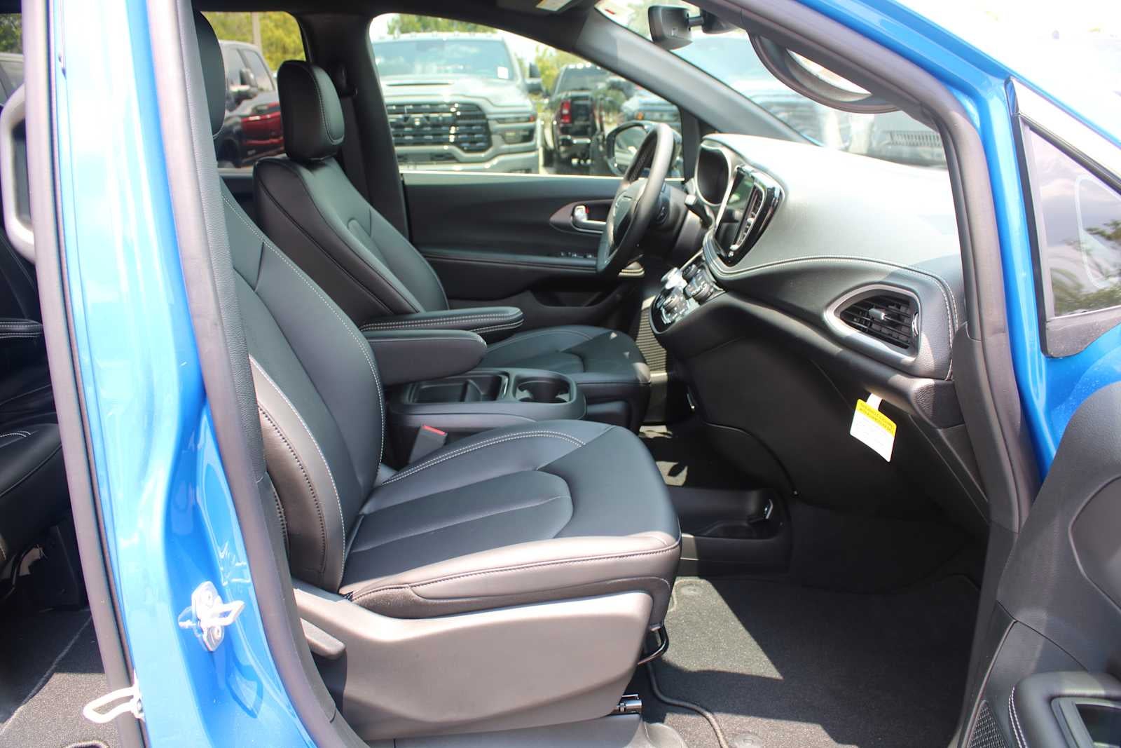 2027 Chrysler Pacifica Select
