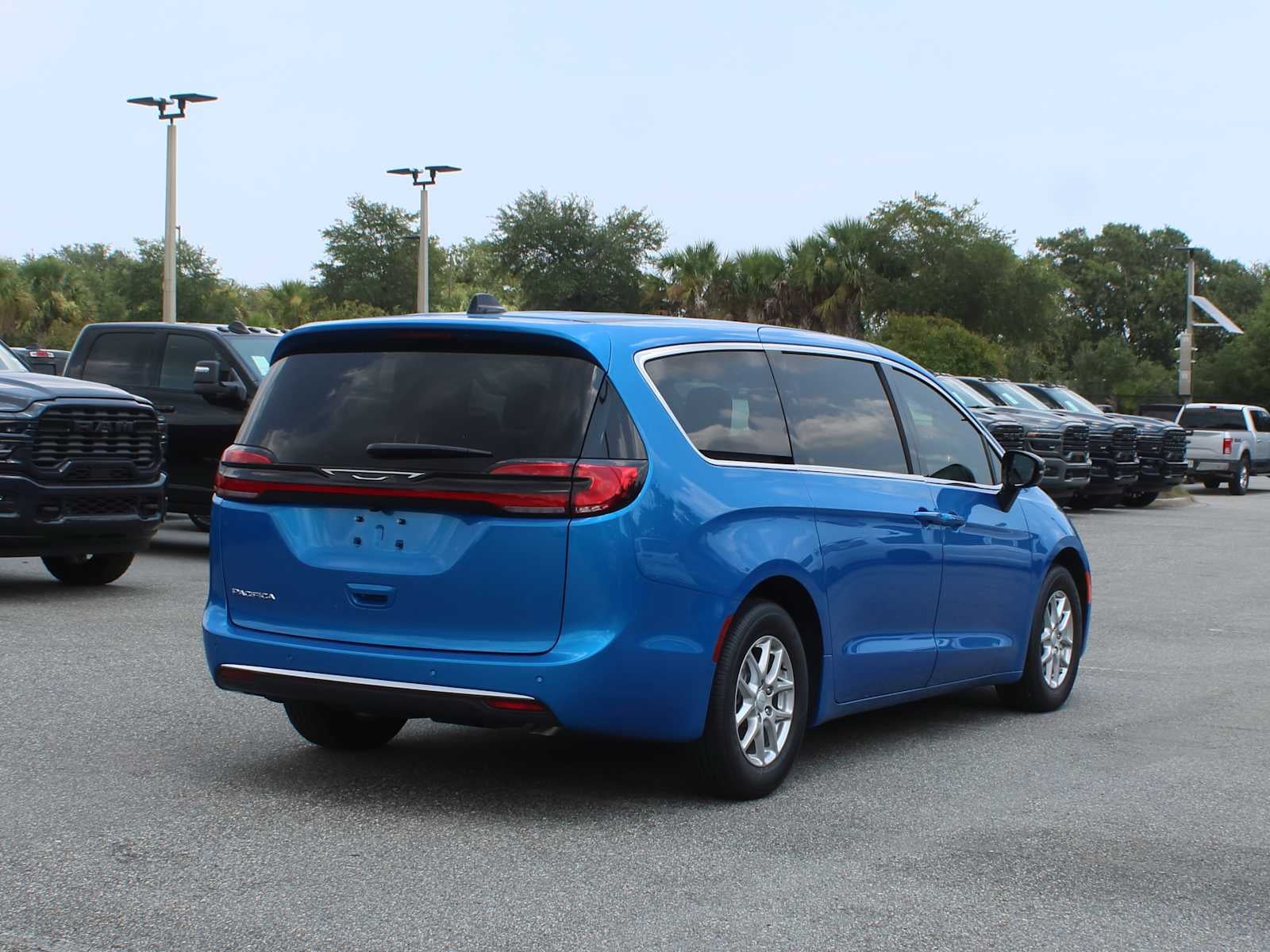 2027 Chrysler Pacifica Select