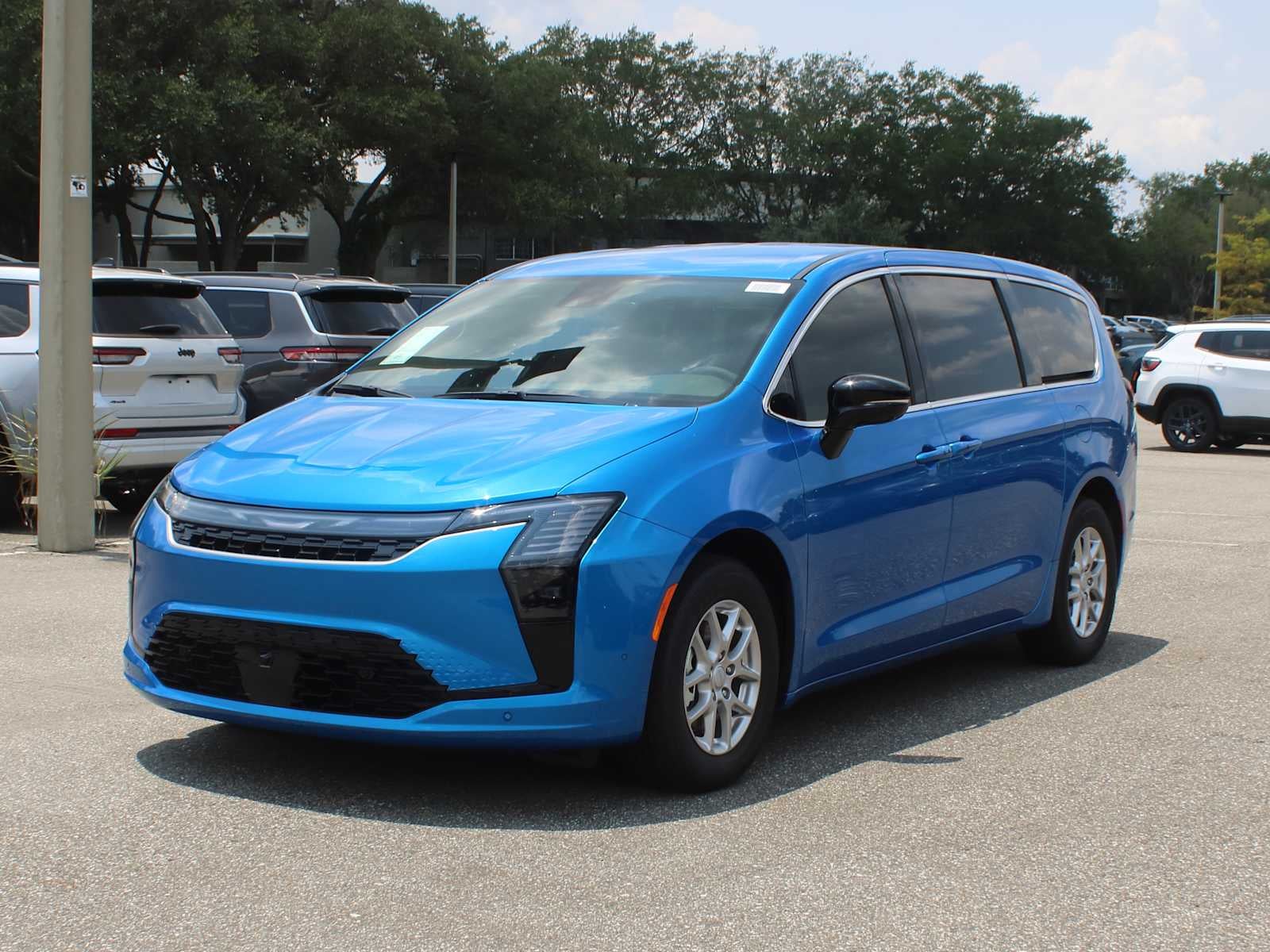 2027 Chrysler Pacifica Select