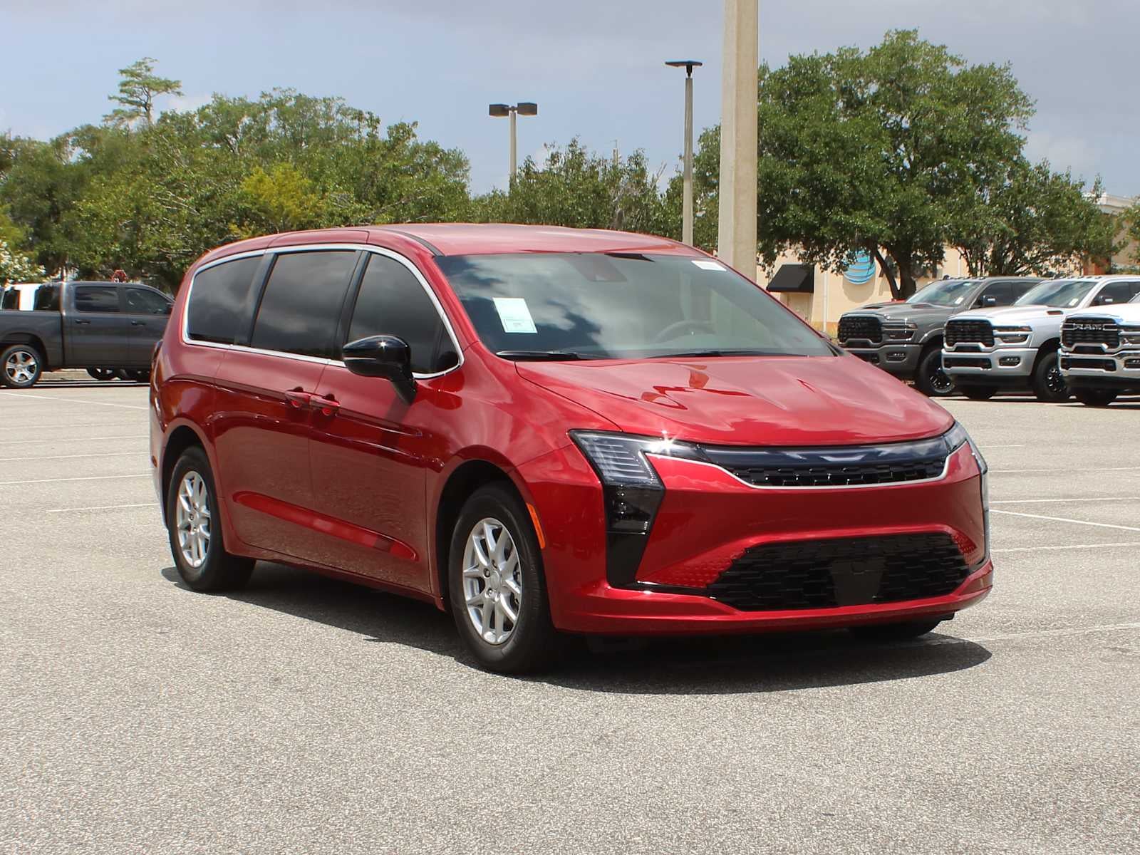 2027 Chrysler Pacifica Select's photo