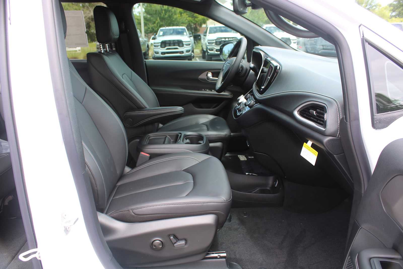 2027 Chrysler Pacifica Select