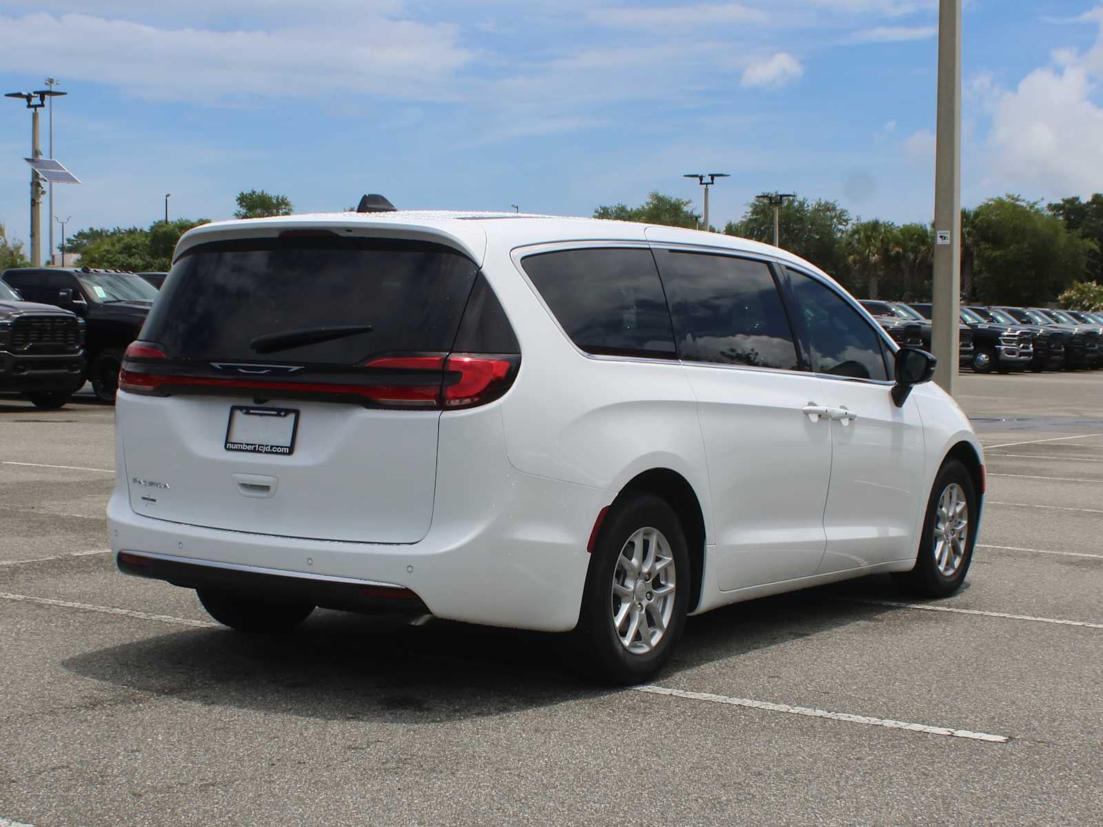2027 Chrysler Pacifica Select