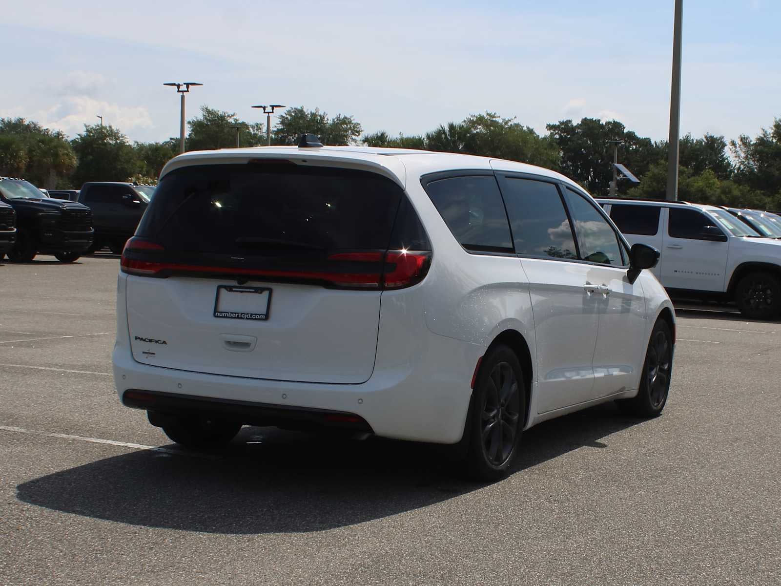 2026 Chrysler Pacifica Select