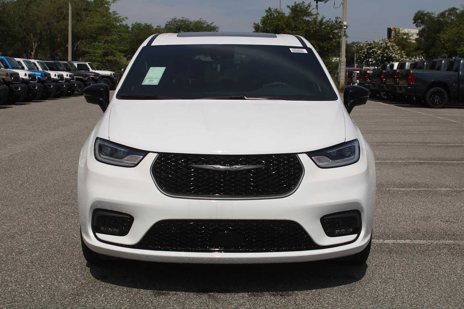 2026 Chrysler Pacifica Select