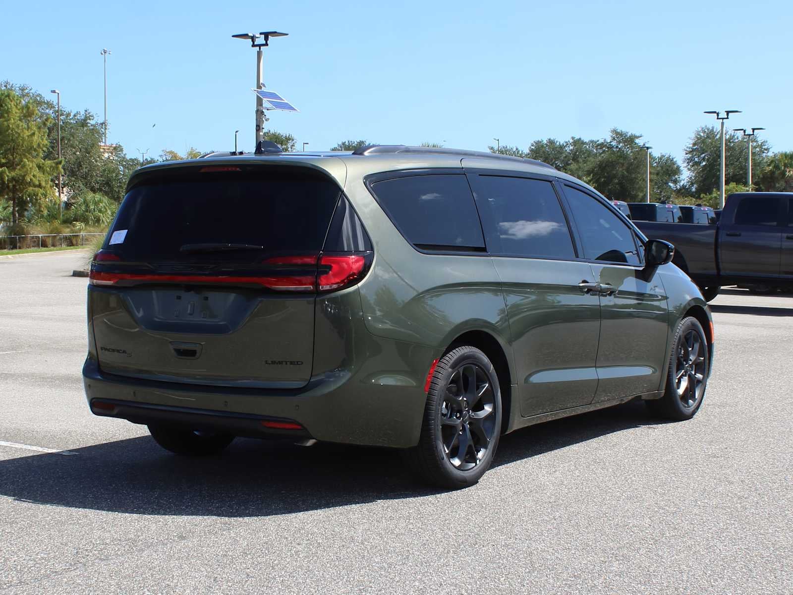 2027 Chrysler Pacifica Limited
