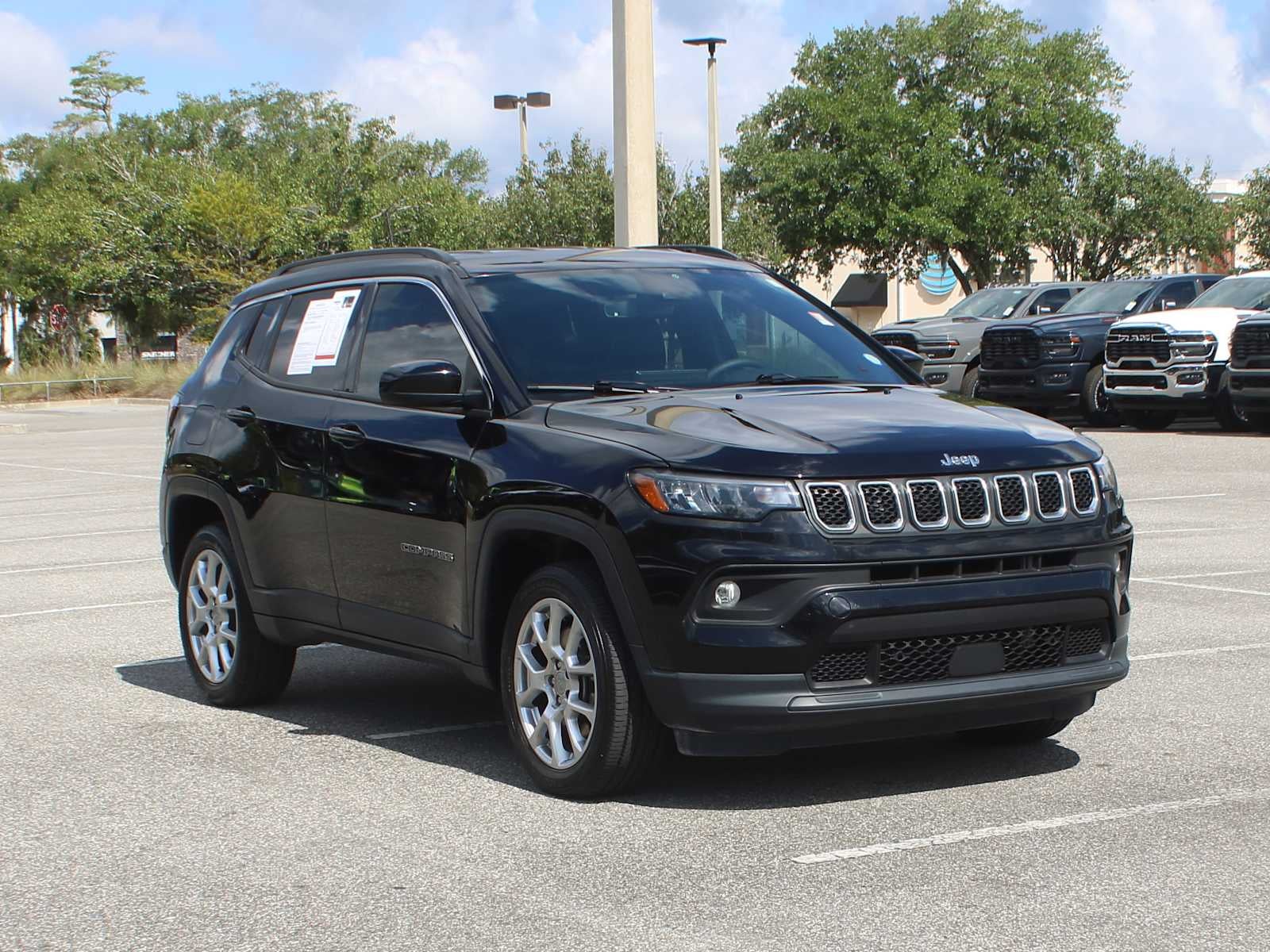 2023 Jeep Compass Latitude Lux 4X4's photo