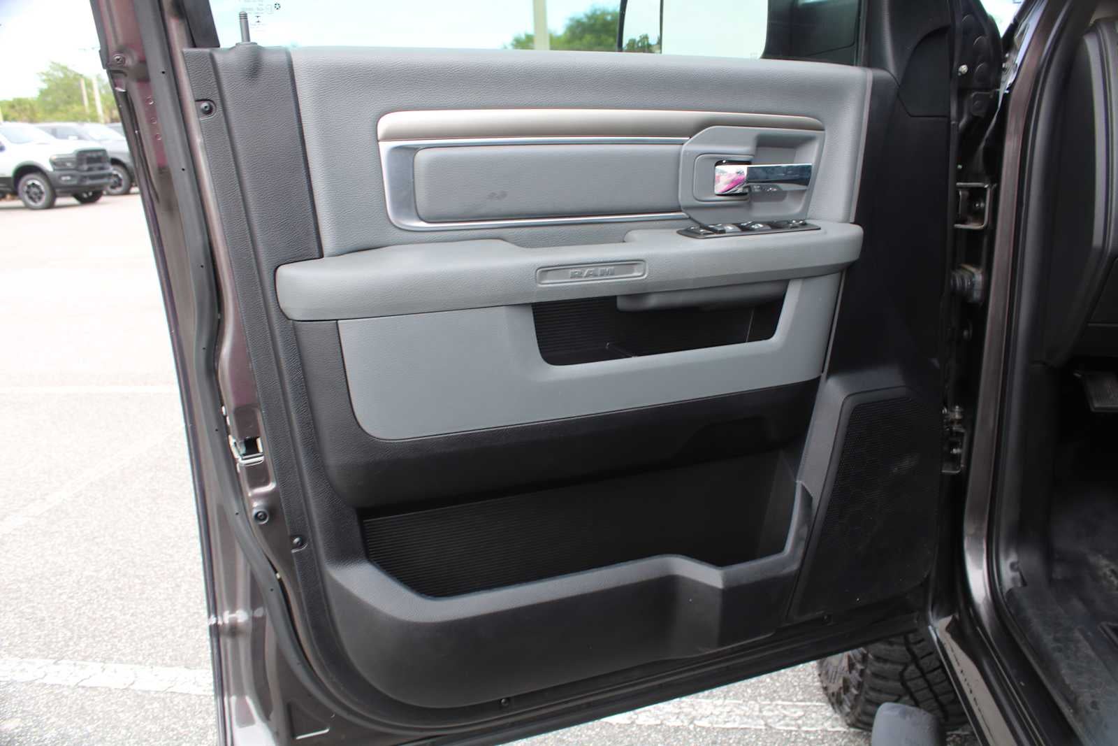 2017 RAM 2500 Big Horn Crew Cab 4x4 6'4' Box