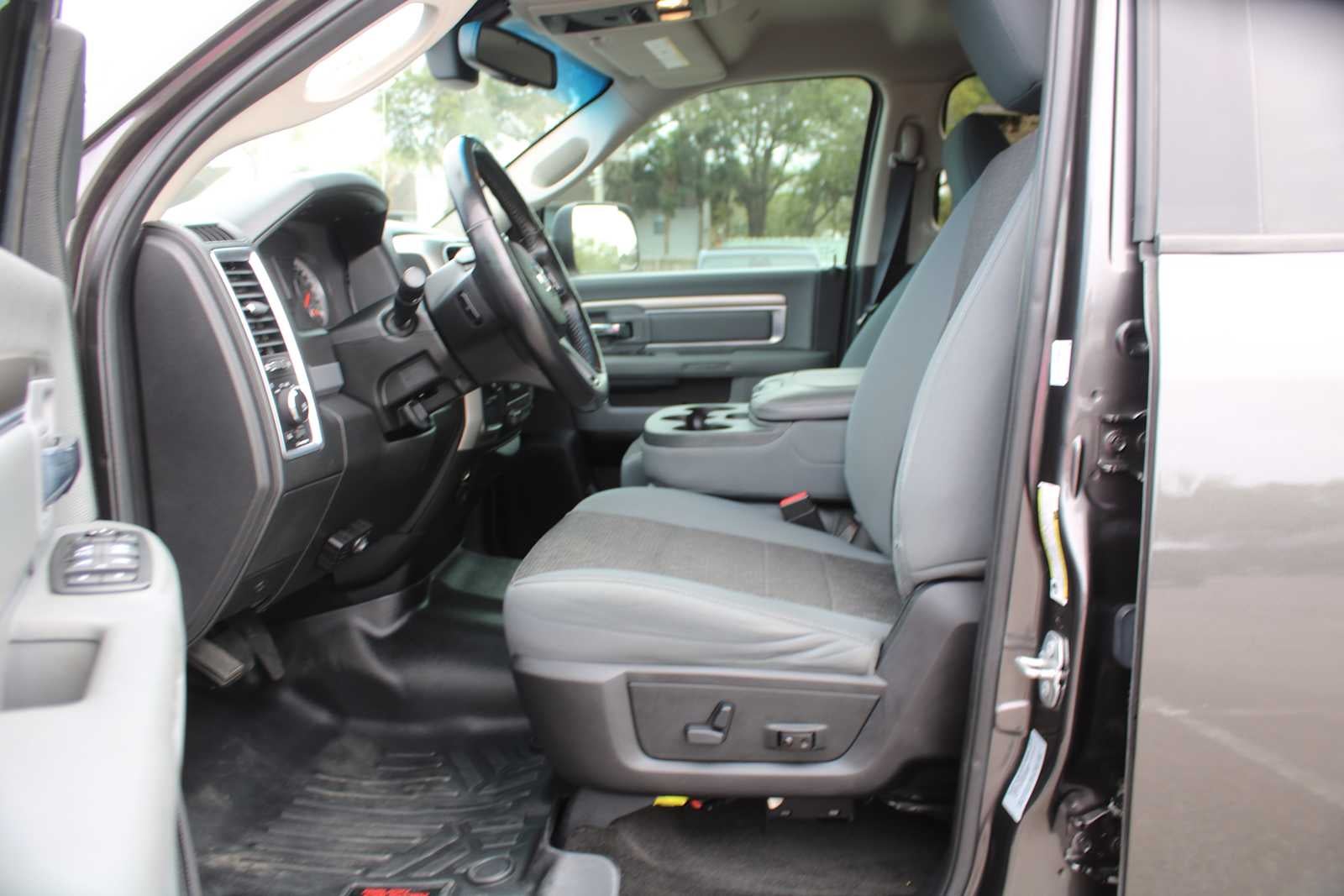 2017 RAM 2500 Big Horn Crew Cab 4x4 6'4' Box