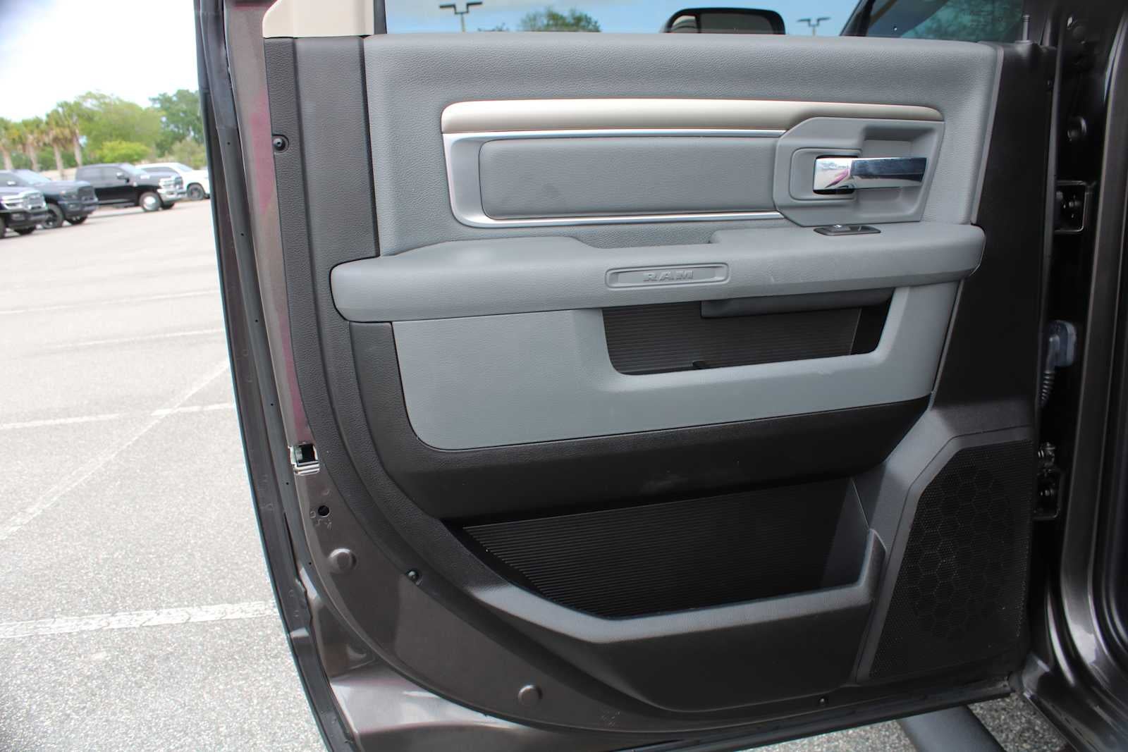 2017 RAM 2500 Big Horn Crew Cab 4x4 6'4' Box