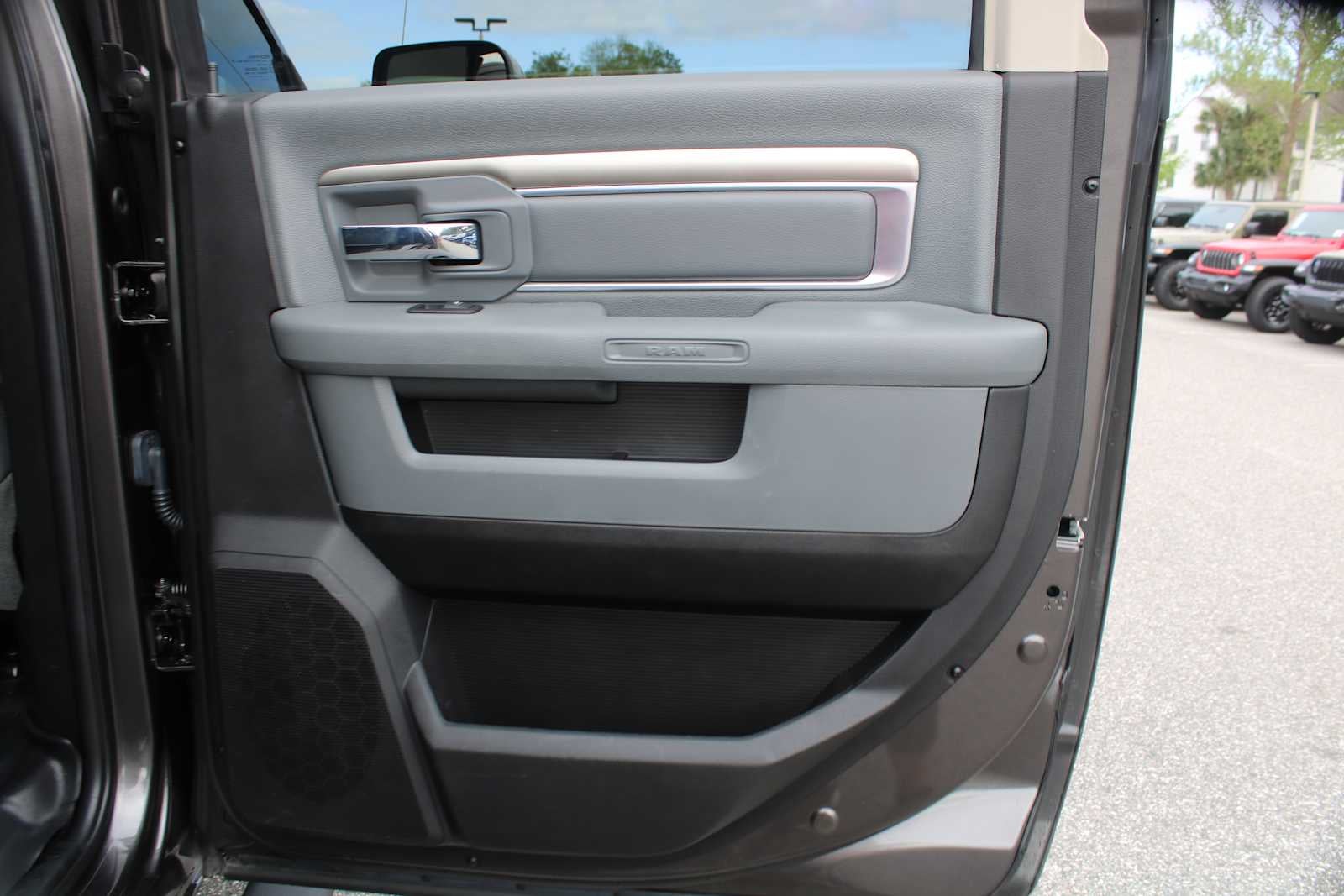 2017 RAM 2500 Big Horn Crew Cab 4x4 6'4' Box