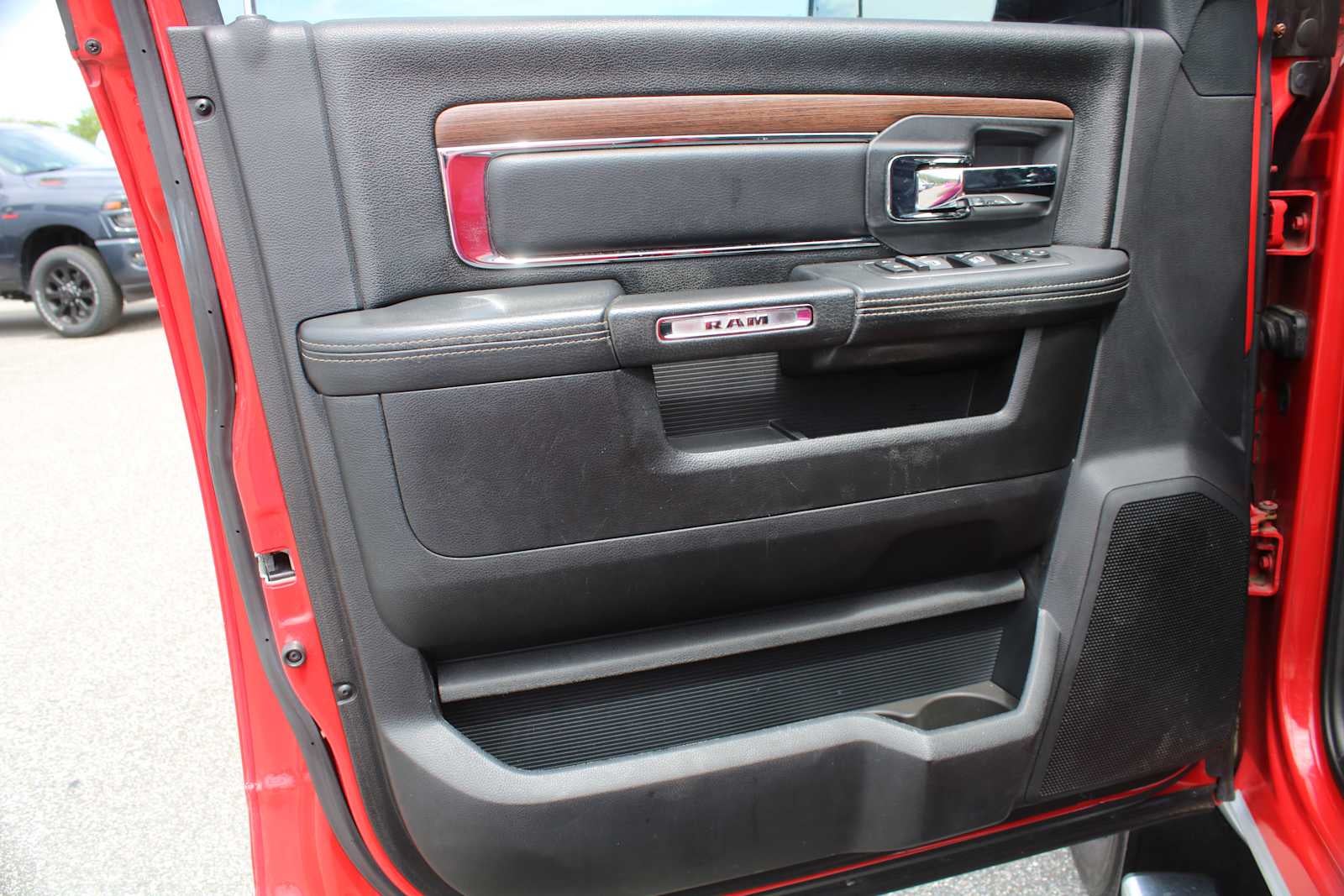 2017 RAM 2500 Laramie Crew Cab 4x4 6'4' Box