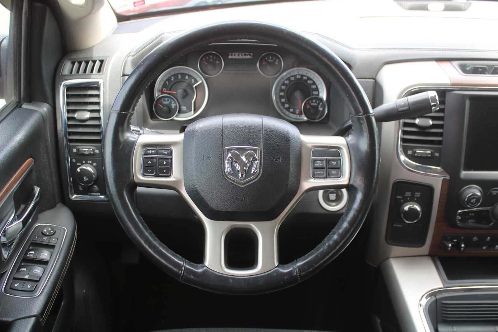 2017 RAM 2500 Laramie Crew Cab 4x4 6'4' Box