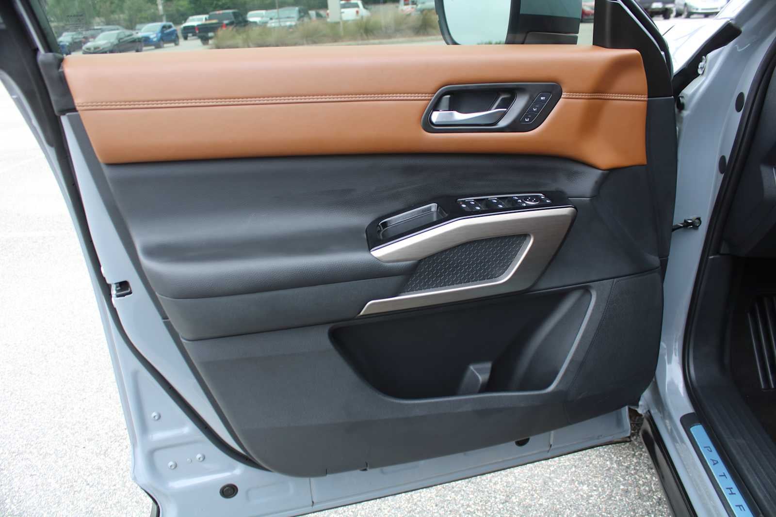 2025 Nissan Pathfinder Platinum FWD