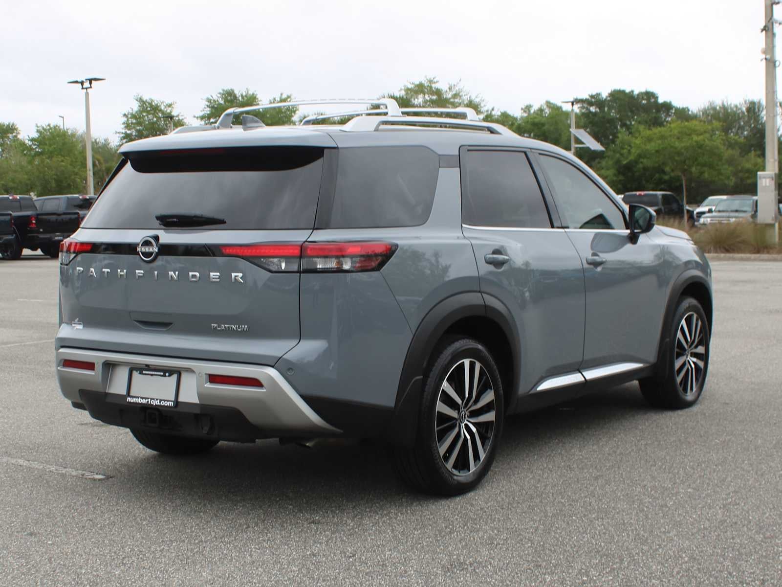 2025 Nissan Pathfinder Platinum FWD