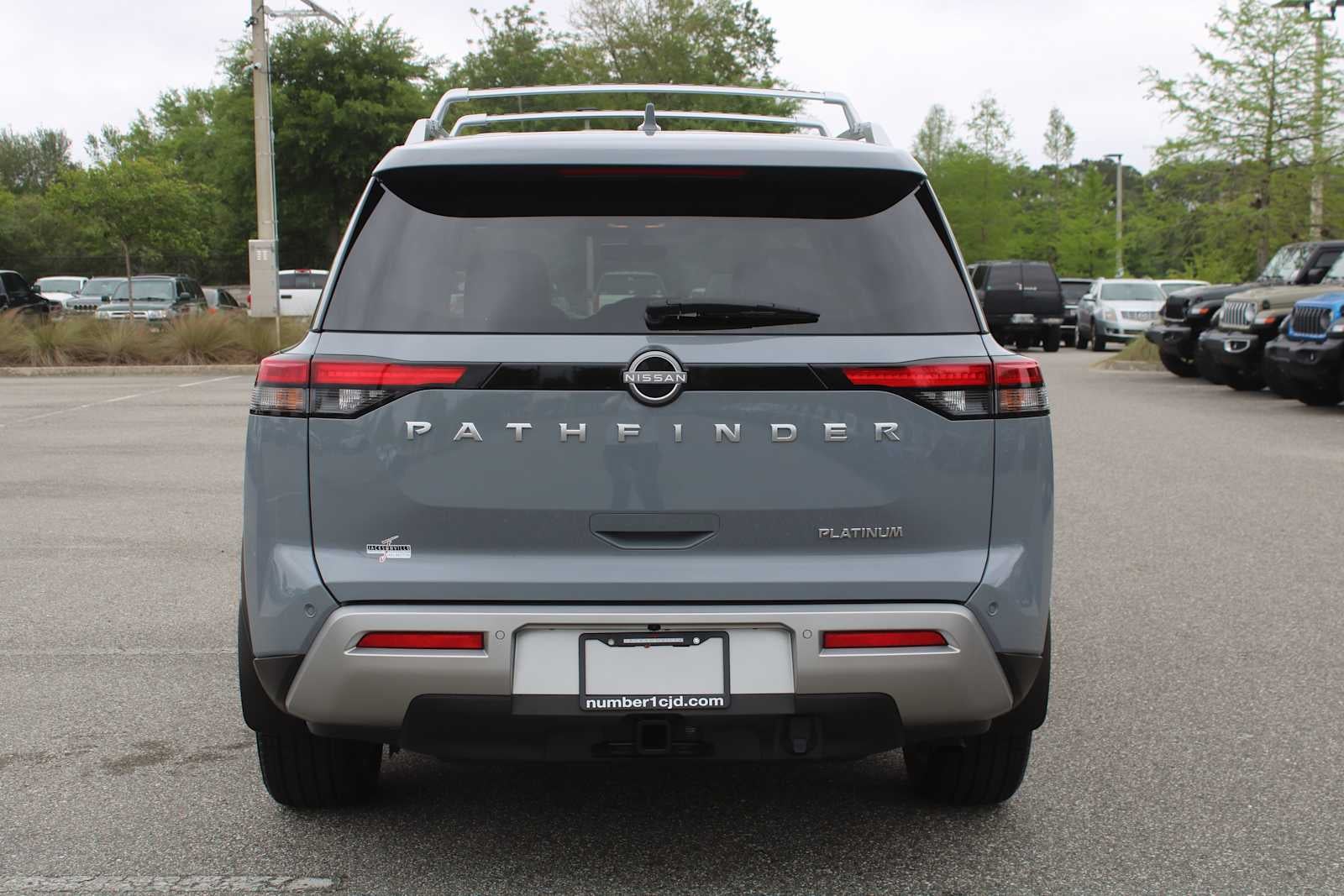 2025 Nissan Pathfinder Platinum FWD