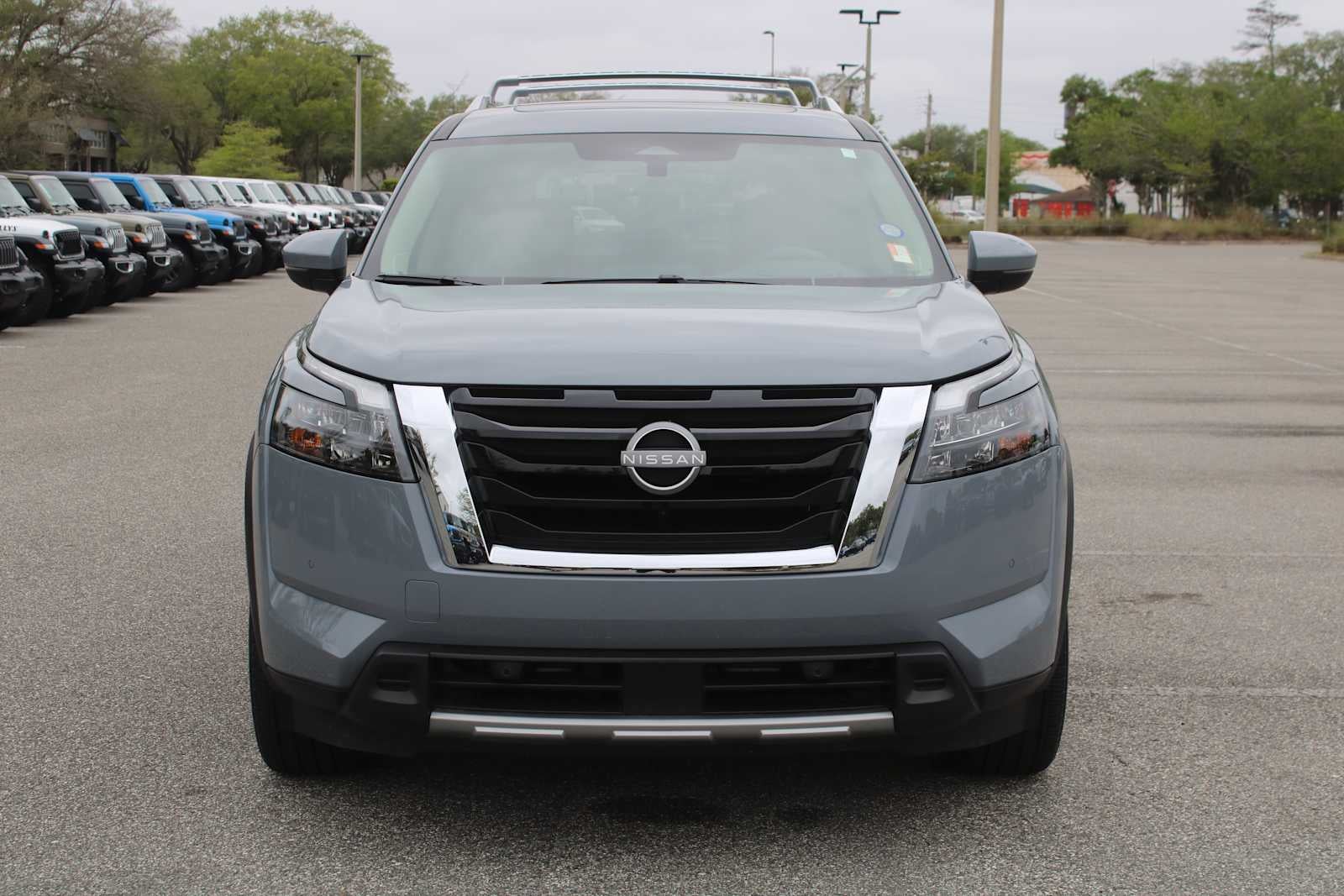 2025 Nissan Pathfinder Platinum FWD