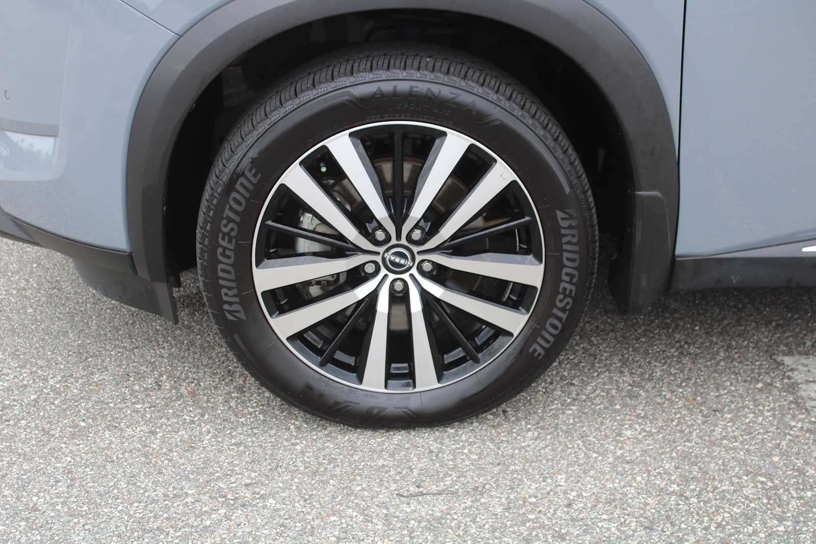 2025 Nissan Pathfinder Platinum FWD