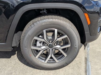 2027 Jeep Grand Cherokee Laredo