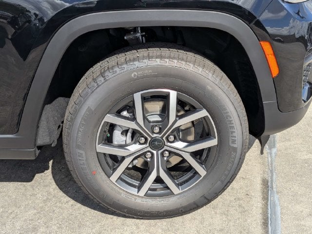 2027 Jeep Grand Cherokee Laredo