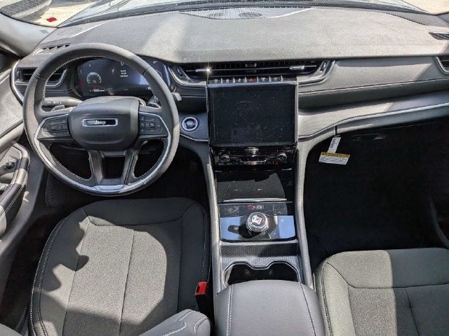 2027 Jeep Grand Cherokee Laredo