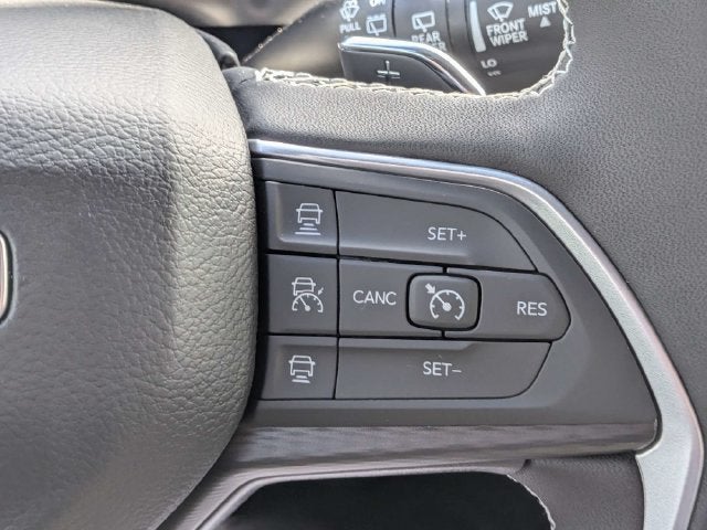 2027 Jeep Grand Cherokee Laredo