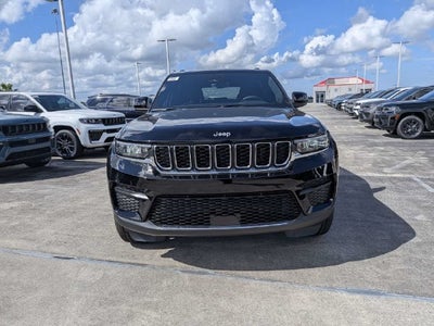 2027 Jeep Grand Cherokee Laredo