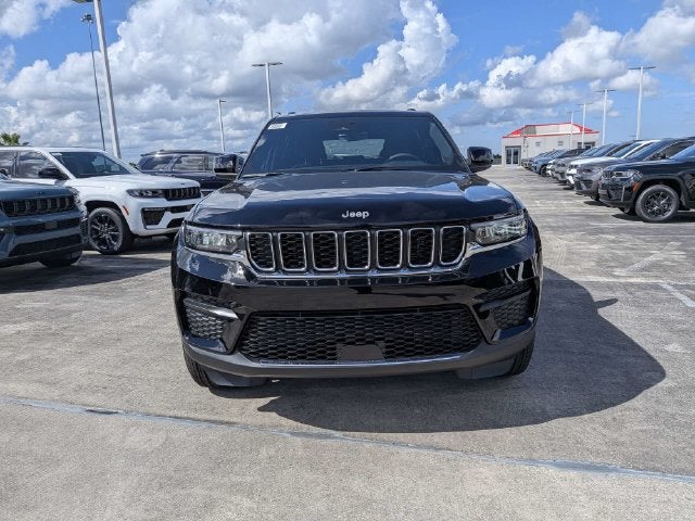 2027 Jeep Grand Cherokee Laredo