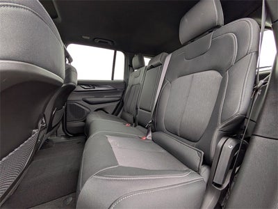 2025 Jeep Grand Cherokee Base