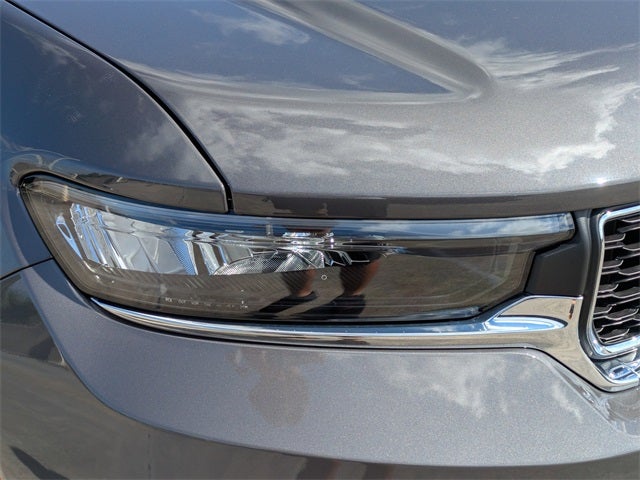 2025 Jeep Grand Cherokee Base